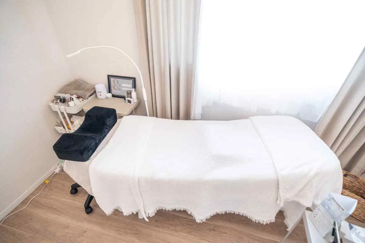 幅広い世代に似合う目元デザインも提供